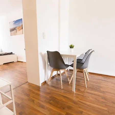 Workrest For 5 In Apartment *