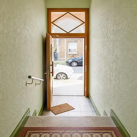 Apartment Workrest For 5 In *